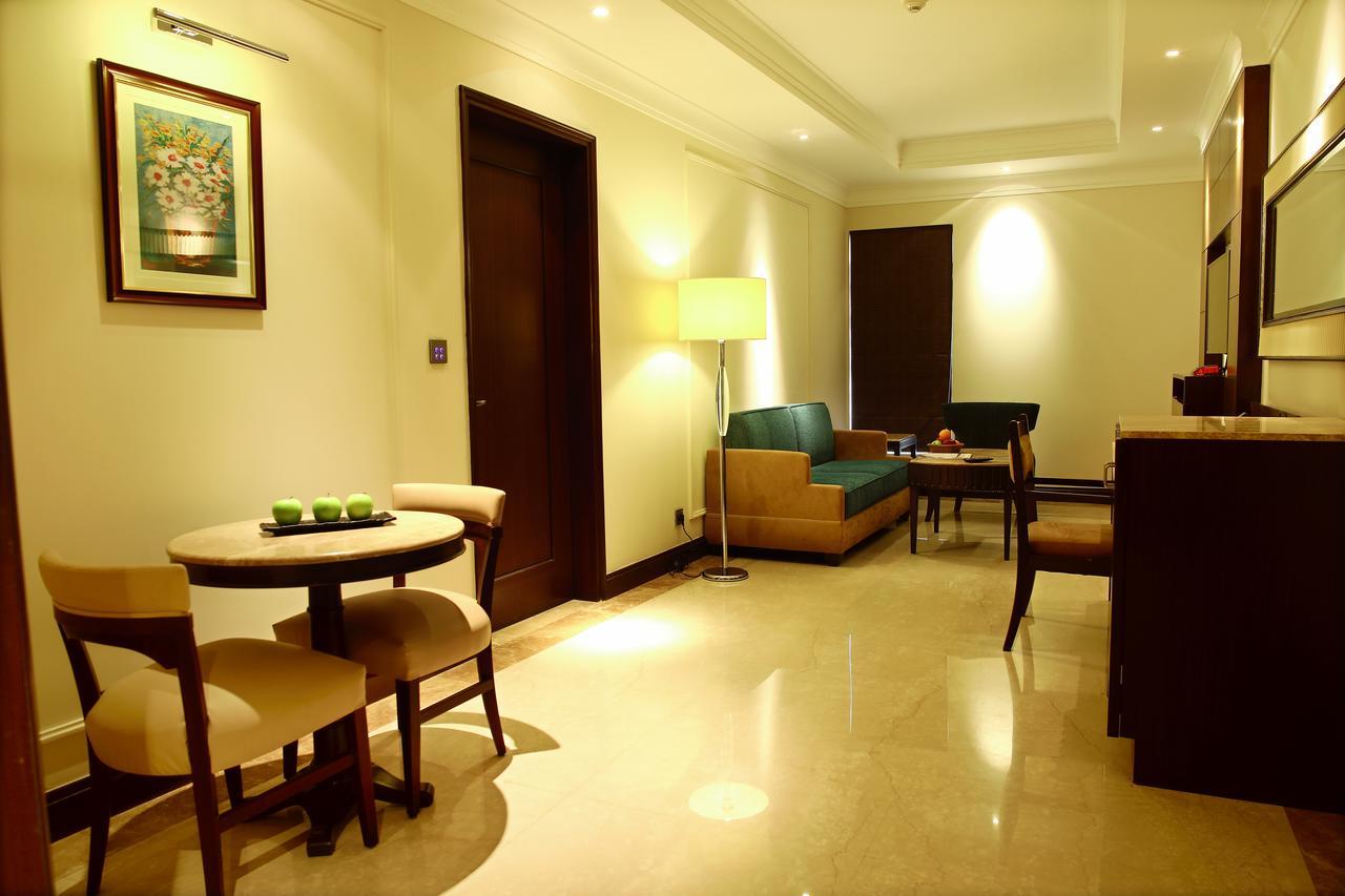 Ramada Plaza Chennai Hotell Exteriör bild